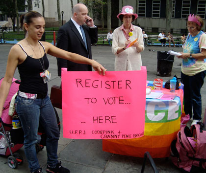 2008_08_15holdingsign