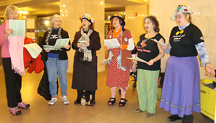 2008_12_23caroling_grandcentral1
